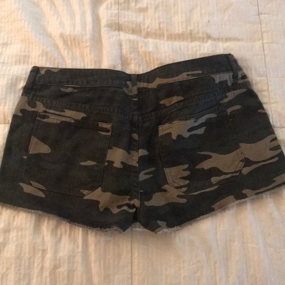 Shorts - Picture 2 of 3